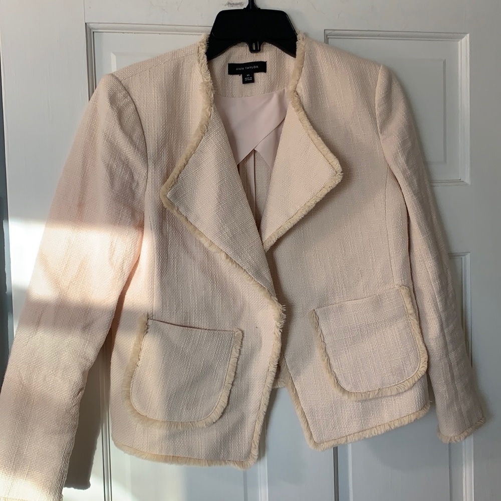 AnnnTaylor XS cream cotton blazer.